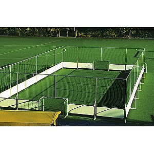 Street-Soccer-Court mit Netz